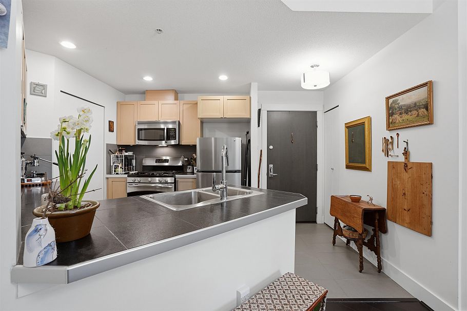 303 5779 Birney Avenue Vancouver, BC - 2