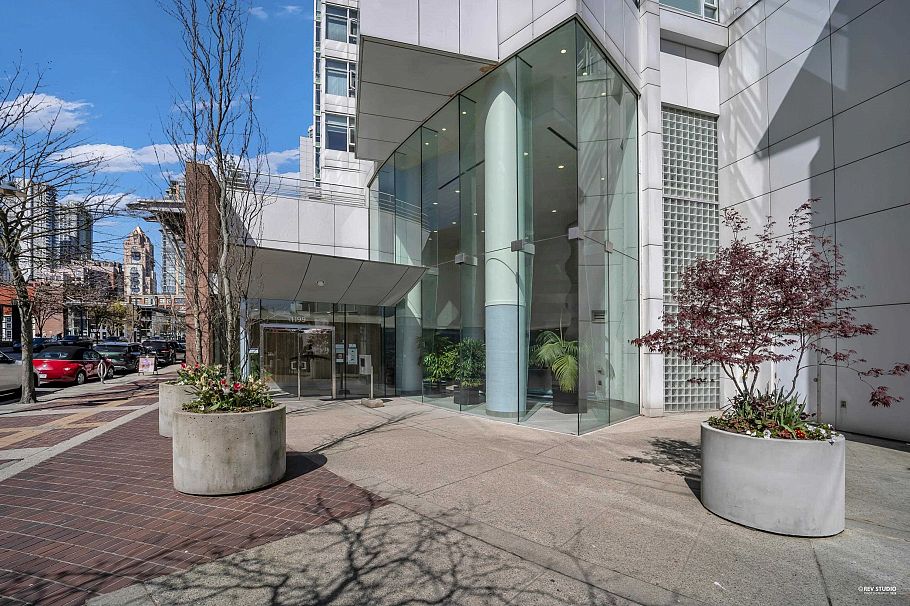 1707 1199 Marinaside Crescent Vancouver, BC - 2