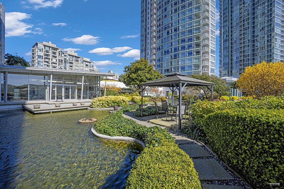 1707 1199 Marinaside Crescent Vancouver, BC - 27