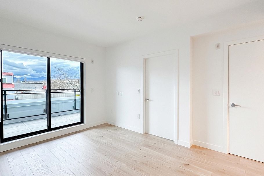 204 1680 E 12th Avenue Vancouver, BC - 4