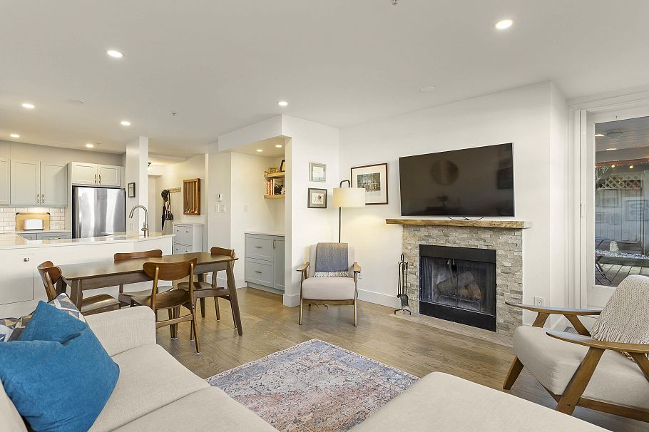 102 2287 W 3rd Avenue Vancouver, BC - 2