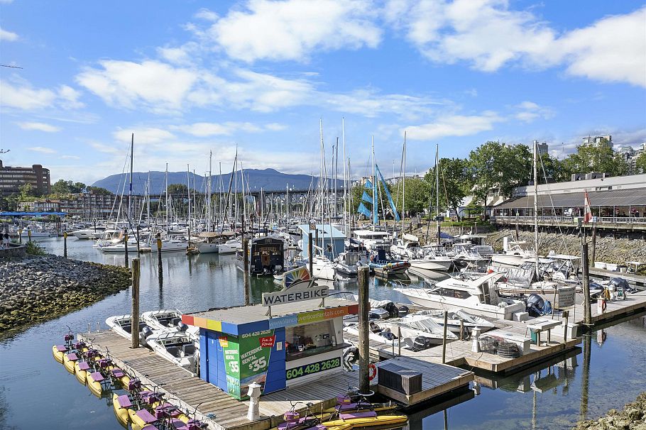 101 2121 W 6th Avenue Vancouver, BC - 33