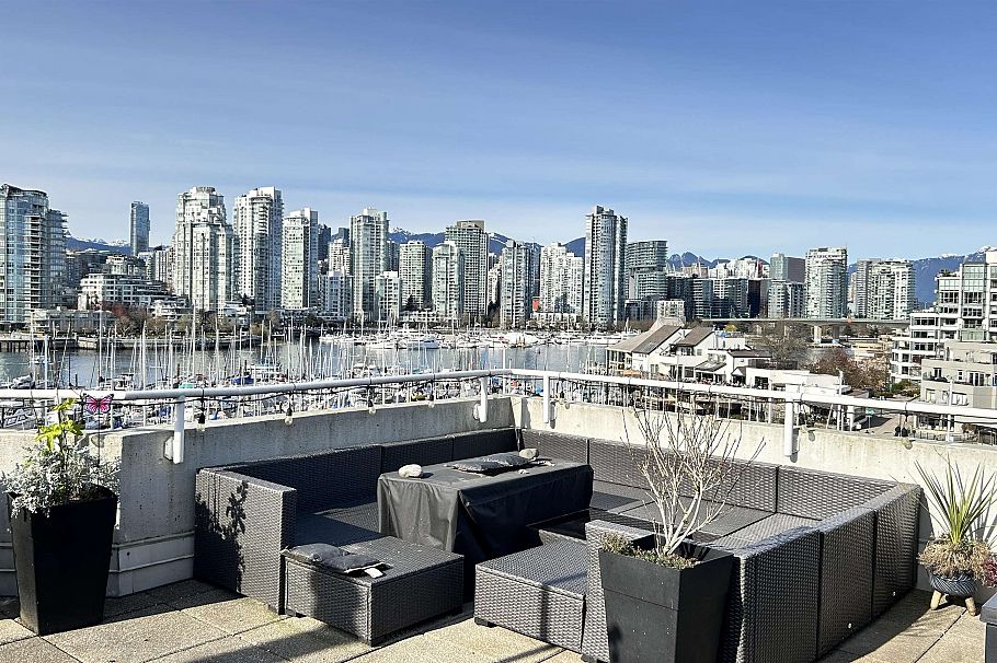 315 674 Leg In Boot Square Vancouver, BC - 5