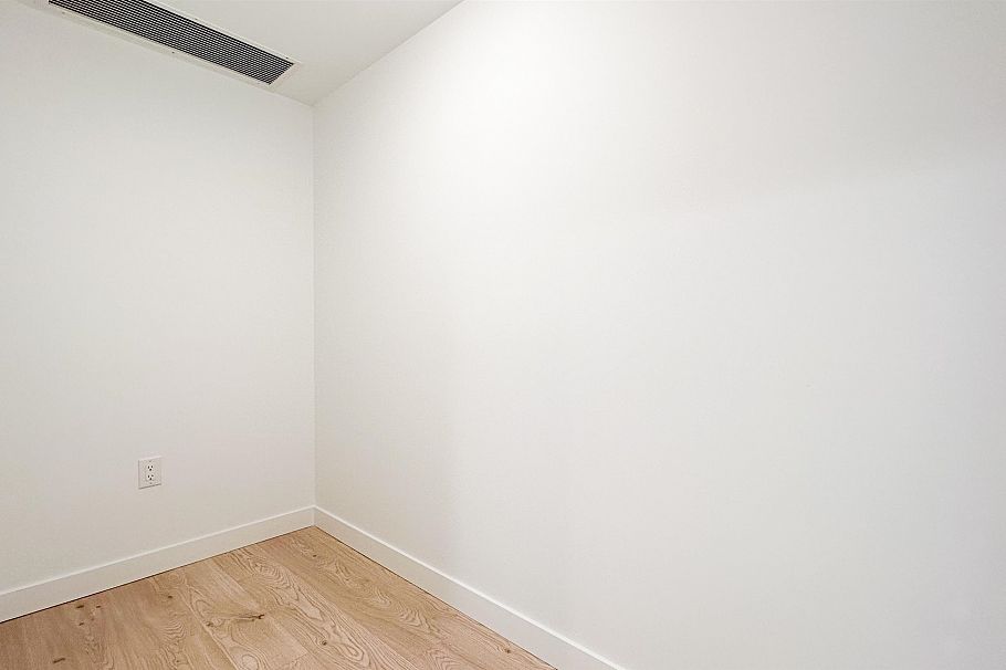 204 1680 E 12th Avenue Vancouver, BC - 12
