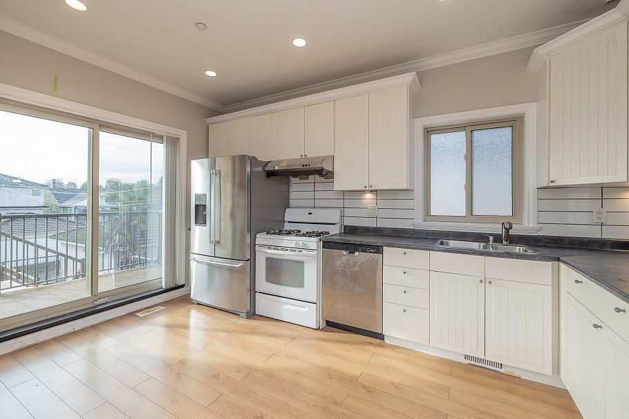 2638 Charles Street Vancouver, BC - 10