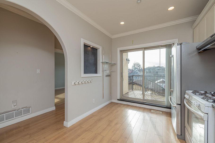 2638 Charles Street Vancouver, BC - 11