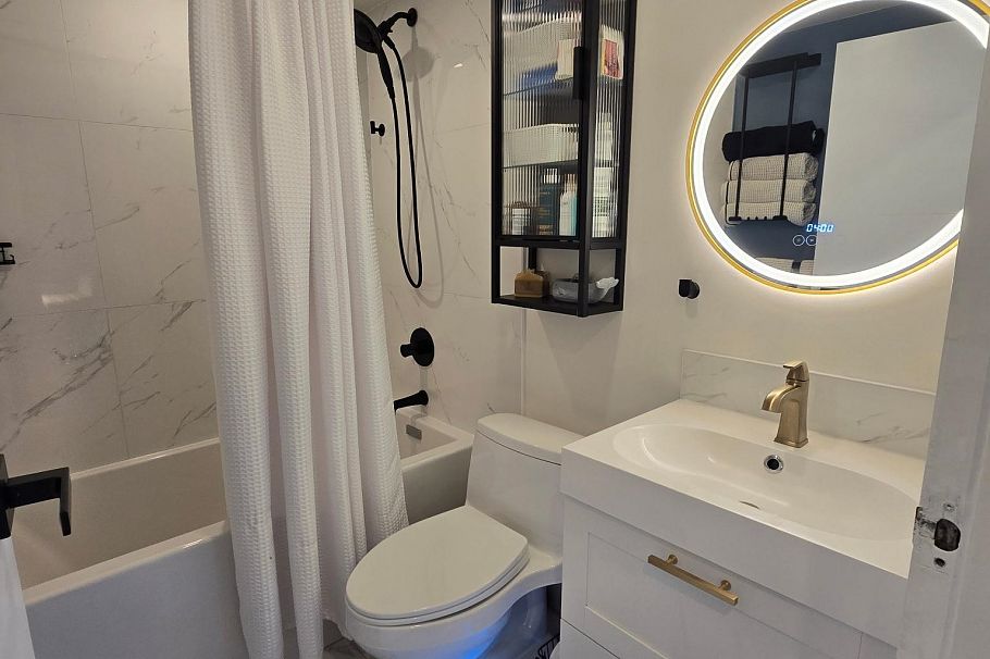 101 2121 W 6th Avenue Vancouver, BC - 7