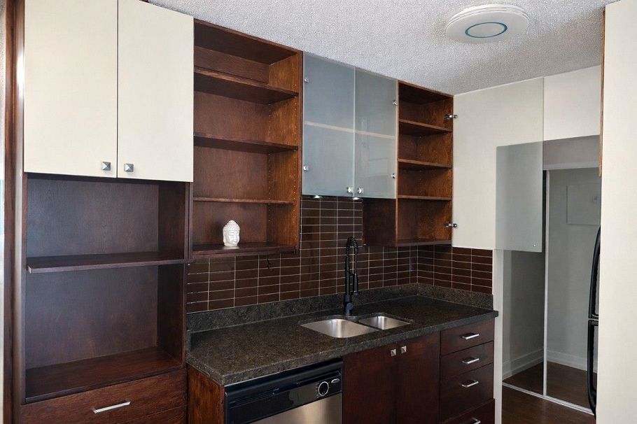 202 250 W 1st Street North Vancouver, BC - 3