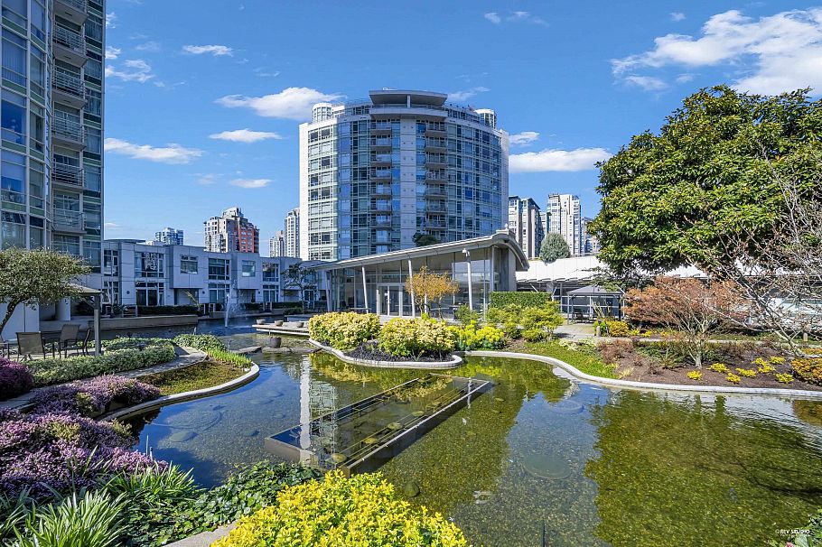 1707 1199 Marinaside Crescent Vancouver, BC - 24
