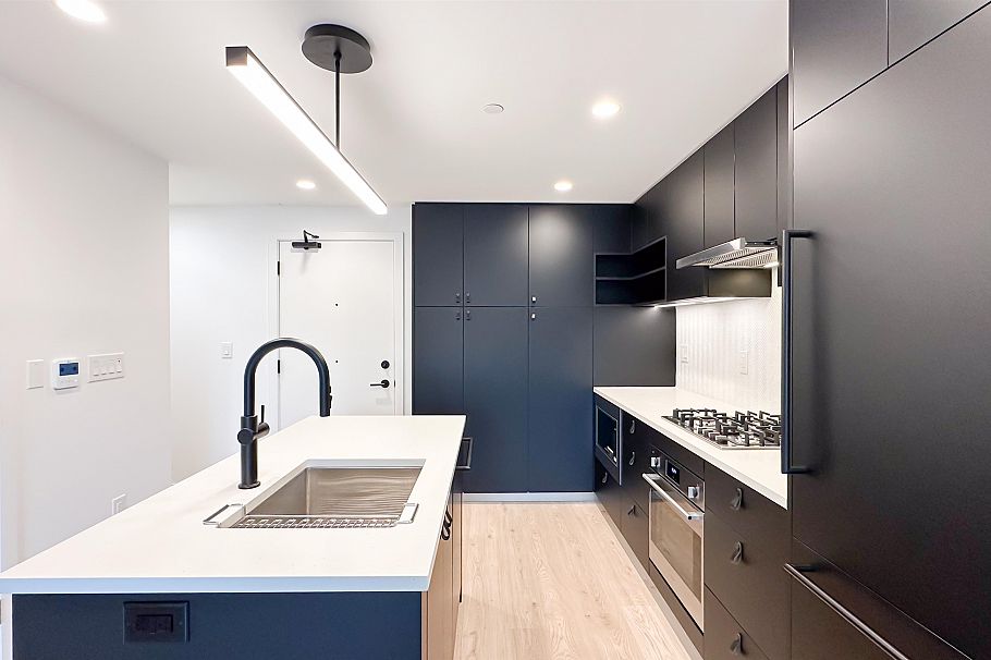 204 1680 E 12th Avenue Vancouver, BC - 6