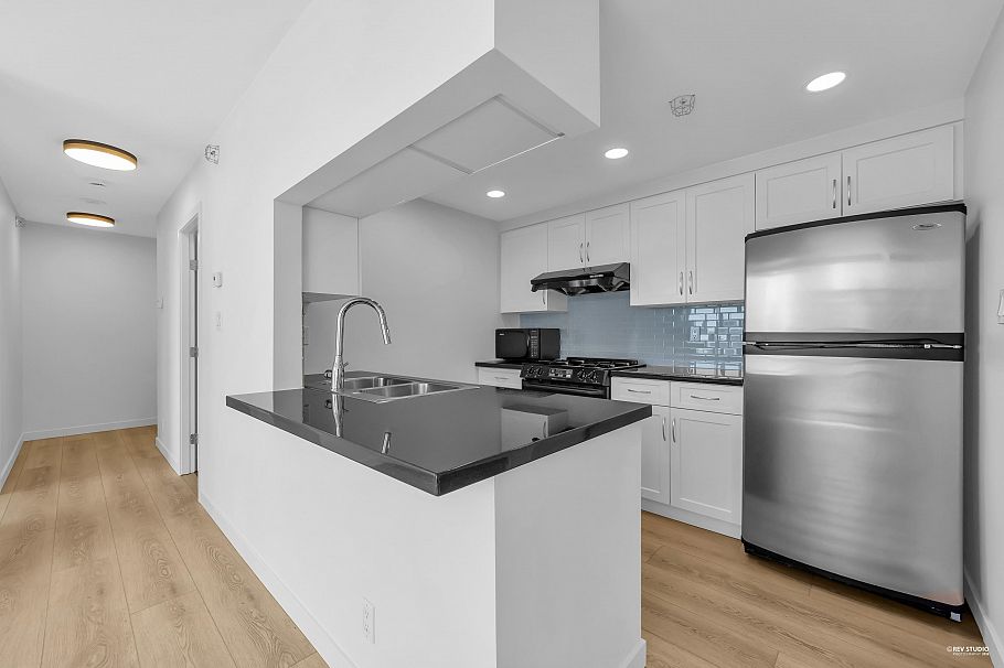 1707 1199 Marinaside Crescent Vancouver, BC - 13