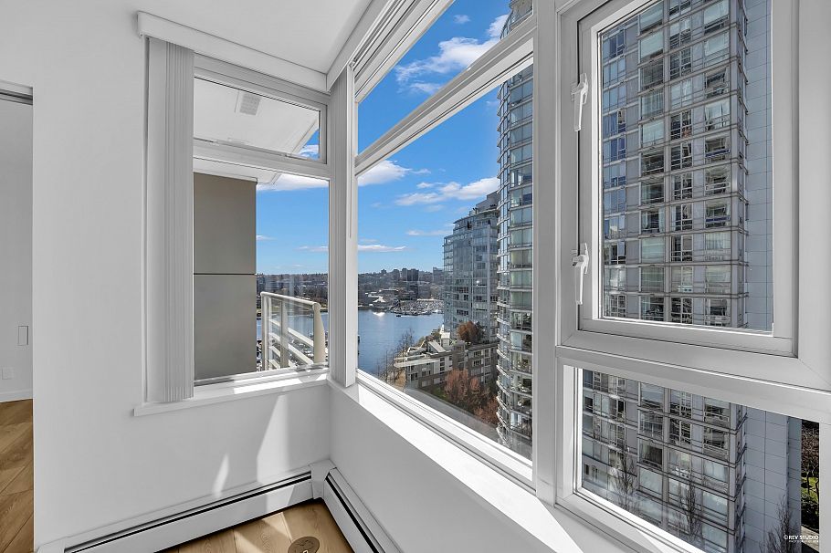 1707 1199 Marinaside Crescent Vancouver, BC - 21