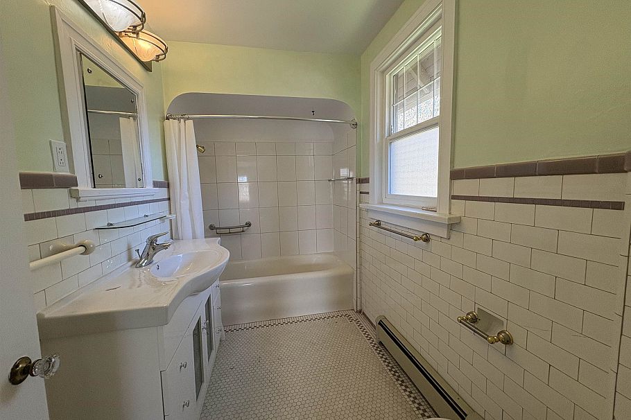 1603 W 49th Avenue Vancouver, BC - 18