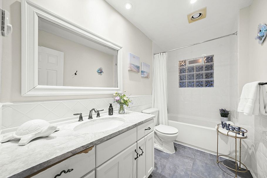 2569 Hyannis Point North Vancouver, BC - 23