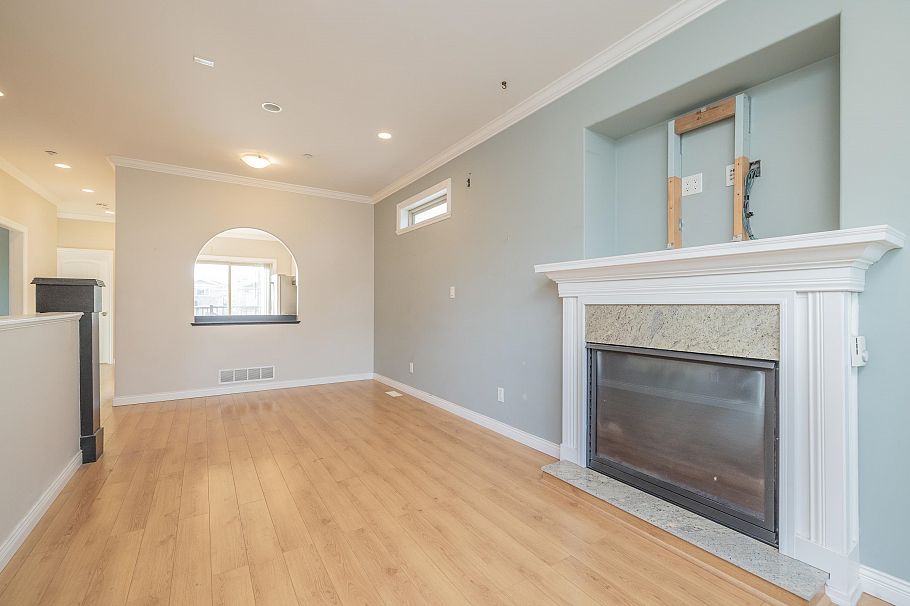 2638 Charles Street Vancouver, BC - 8