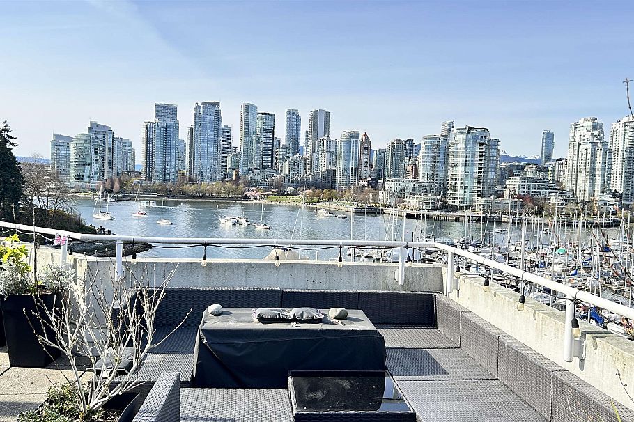 315 674 Leg In Boot Square Vancouver, BC - 34