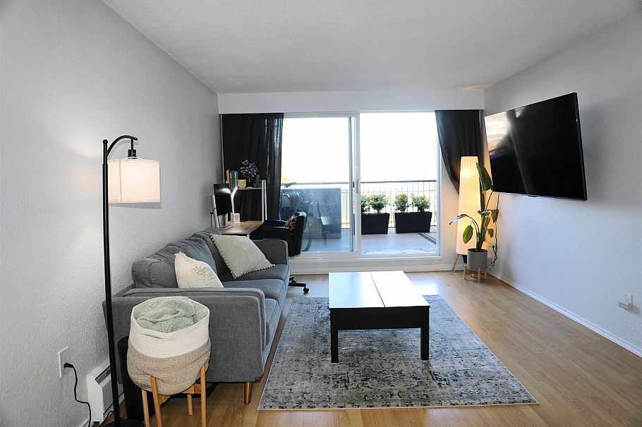 615 774 Great Northern Way Vancouver, BC - 2