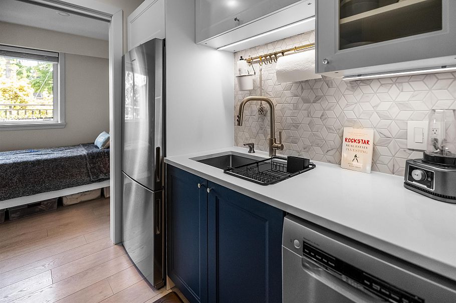 101 2121 W 6th Avenue Vancouver, BC - 21