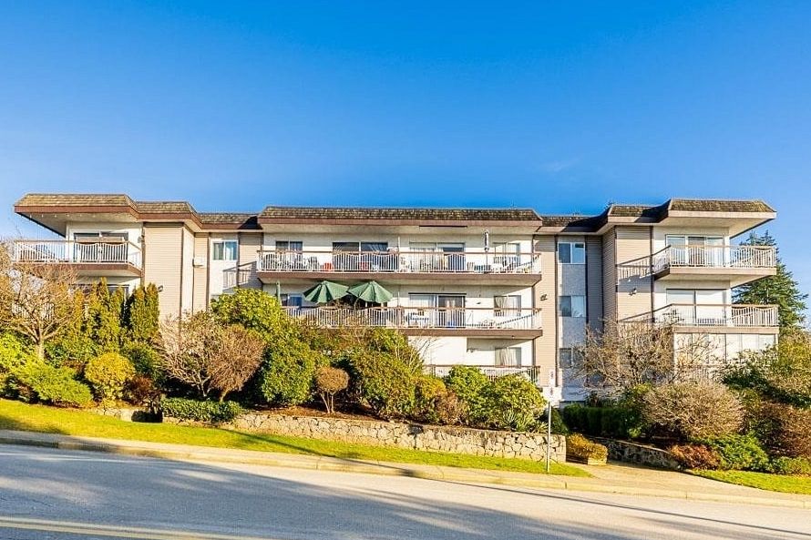 318 3080 Lonsdale Avenue North Vancouver, BC - 2