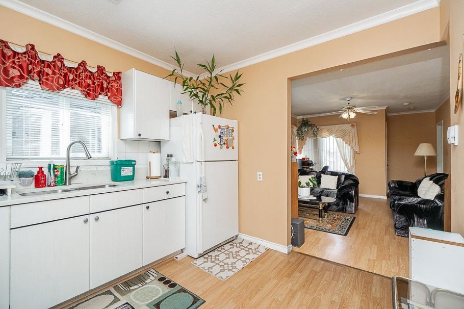 4712 Victoria Drive Vancouver, BC - 9