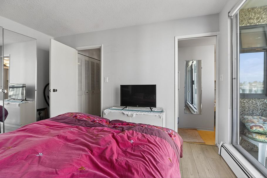 1105 701 W Victoria Park North Vancouver, BC - 32