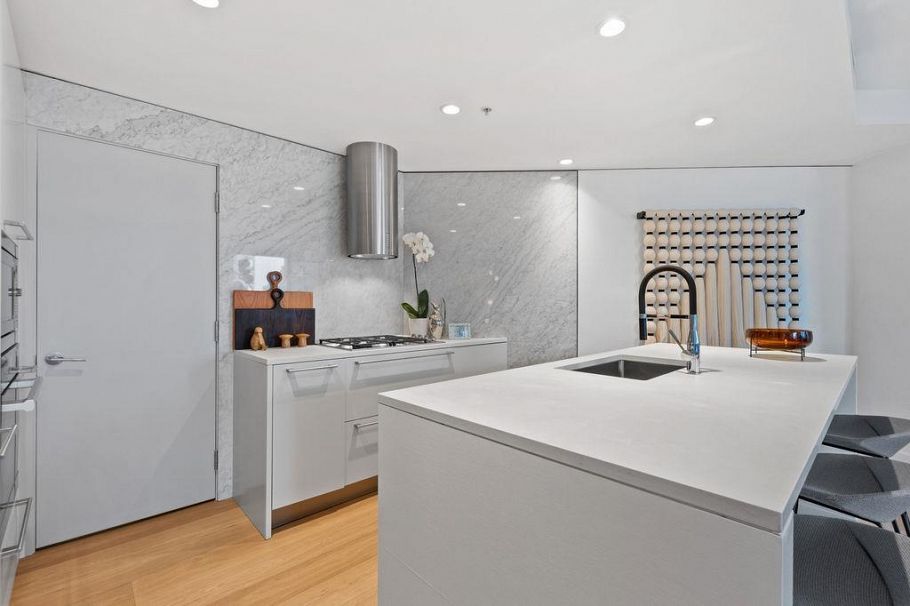 1701 1111 Alberni Street Vancouver, BC - 17