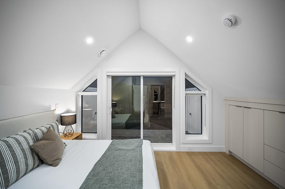 2 3623 Triumph Street Vancouver, BC - 27