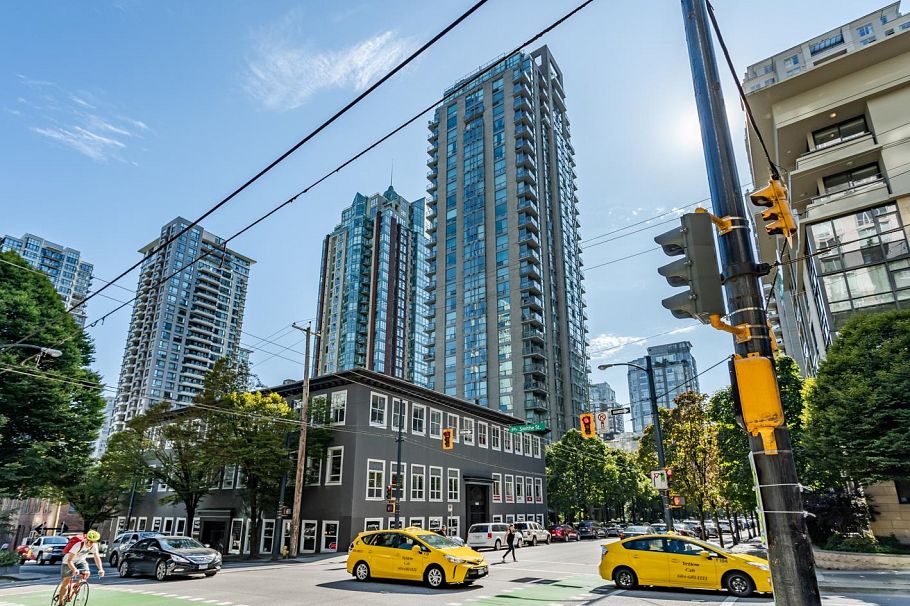 502 928 Richards Street Vancouver, BC - 1