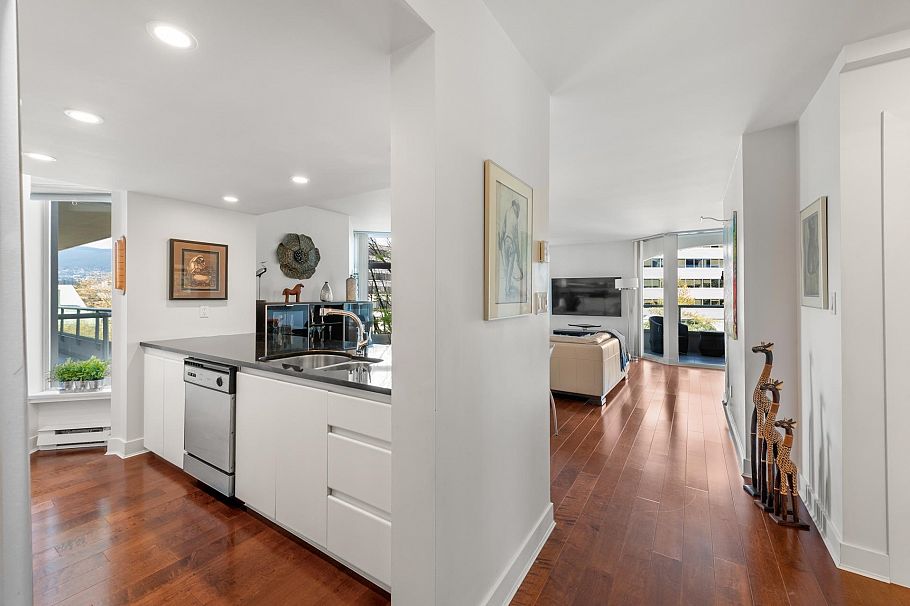 302 168 Chadwick Court North Vancouver, BC - 2