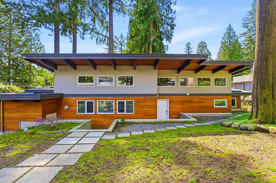 672 E St James Road North Vancouver, BC - 4