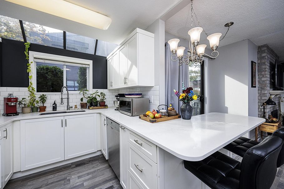 3132 Lonsdale Avenue North Vancouver, BC - 9