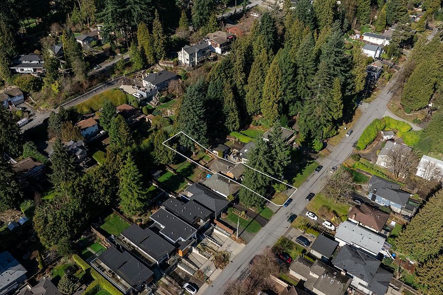 3015 Royal Avenue North Vancouver, BC - 36