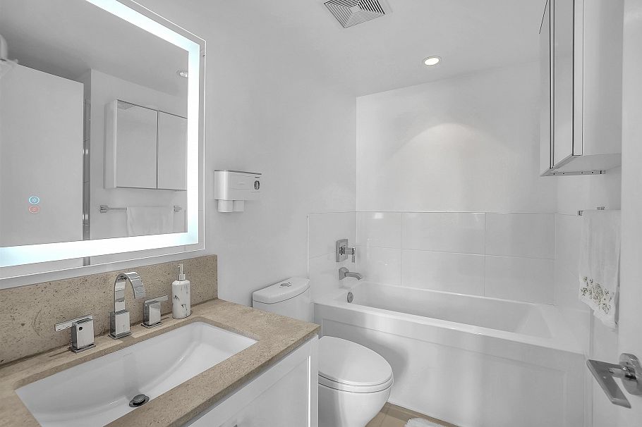 802 158 W 13th Street North Vancouver, BC - 26