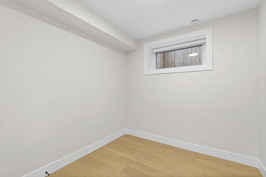 40 E 46th Avenue Vancouver, BC - 17