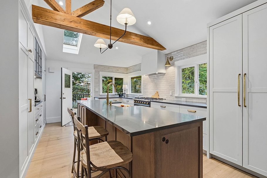 1335 Ridgewood Drive North Vancouver, BC - 11