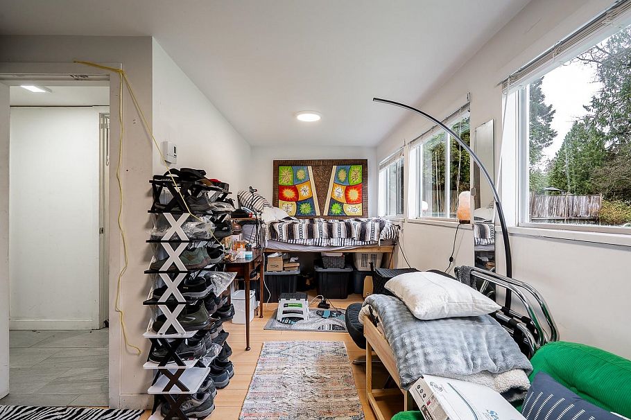 1440 Mountain Highway North Vancouver, BC - 32
