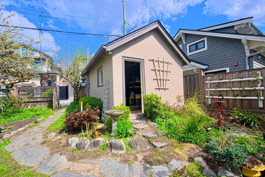 3425 W 33rd Avenue Vancouver, BC - 32