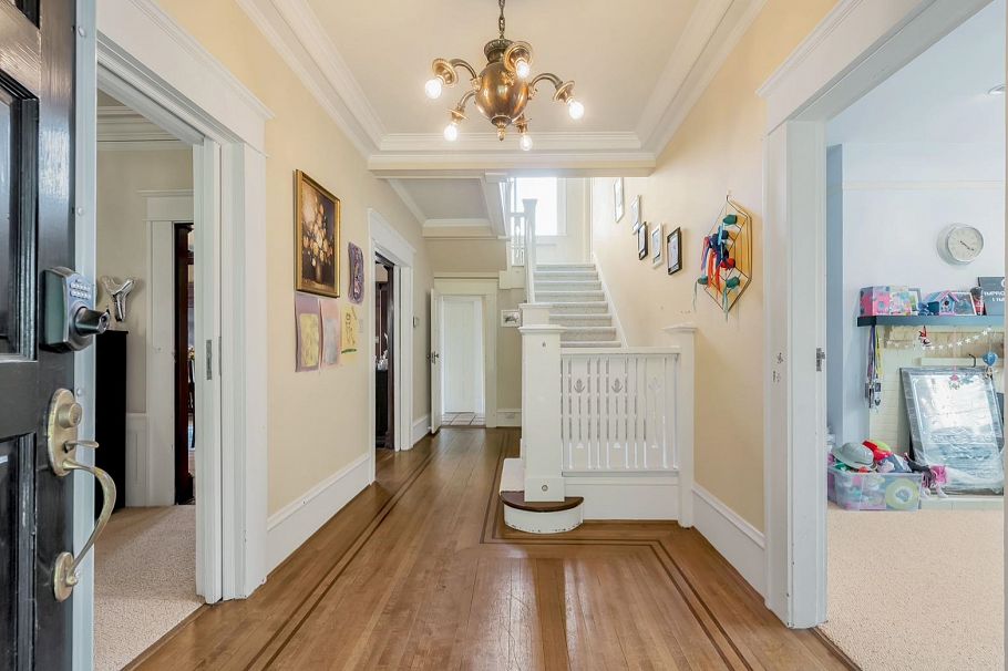 1670 W 49th Avenue Vancouver, BC - 4