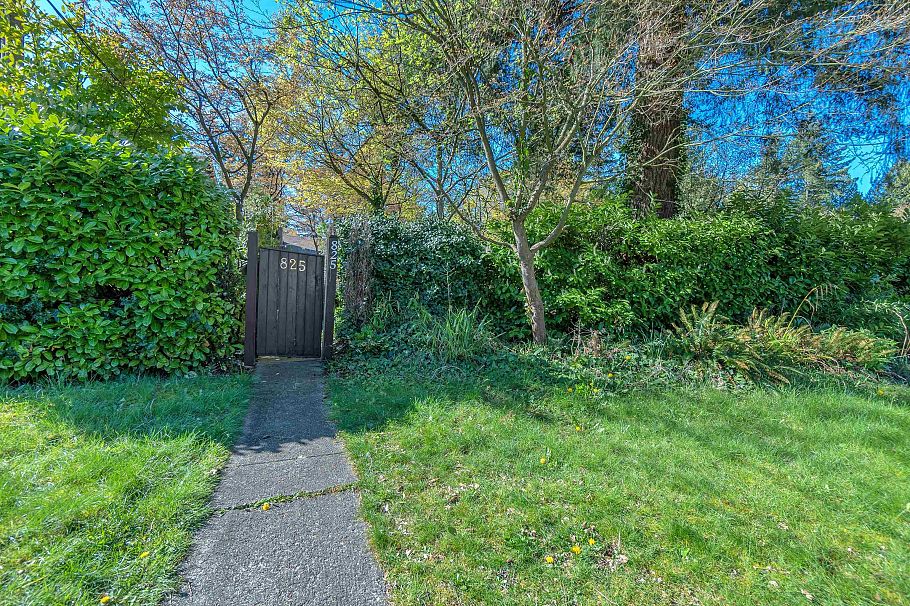 825 W 20th Street North Vancouver, BC - 22