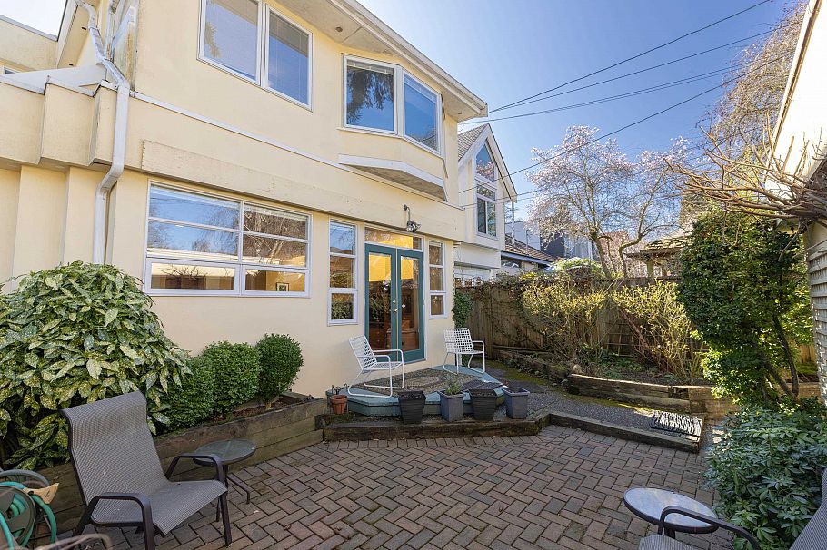 4367 W 15th Avenue Vancouver, BC - 32