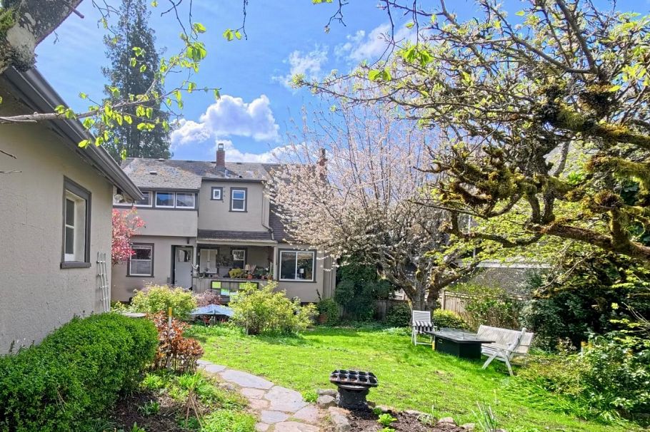 3425 W 33rd Avenue Vancouver, BC - 33