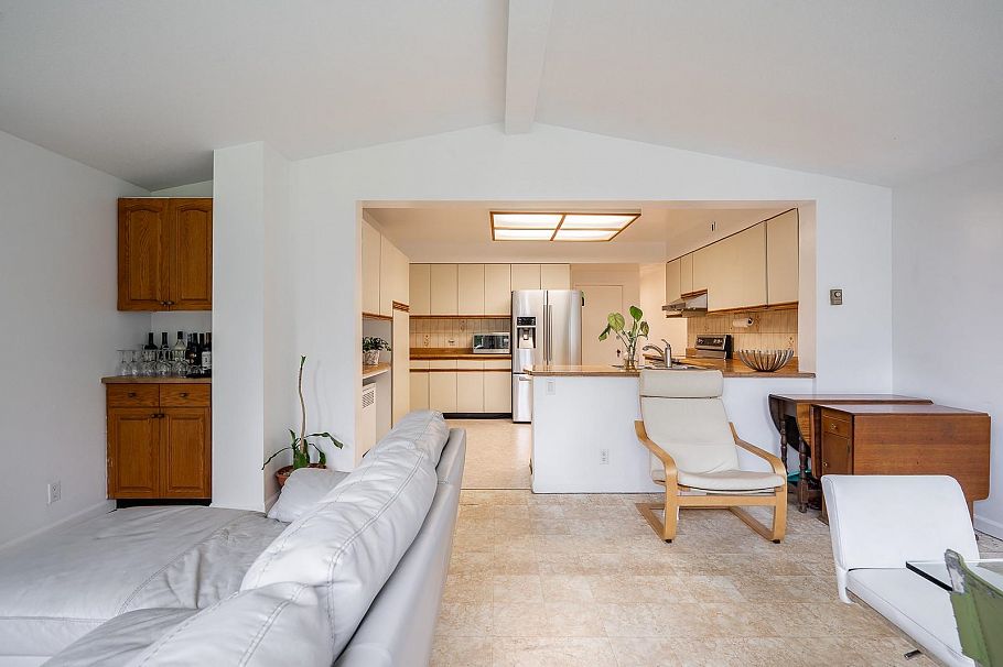 1440 Mountain Highway North Vancouver, BC - 12