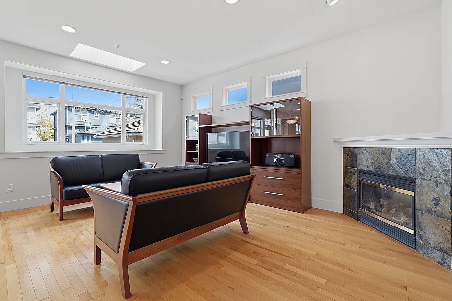 2761 E 53rd Avenue Vancouver, BC - 4