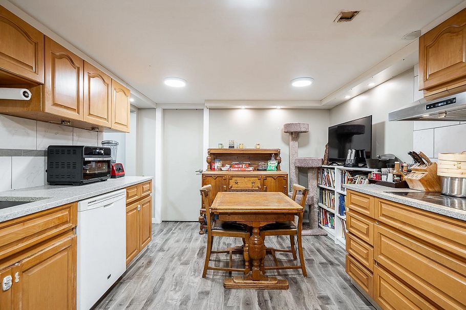 1440 Mountain Highway North Vancouver, BC - 25