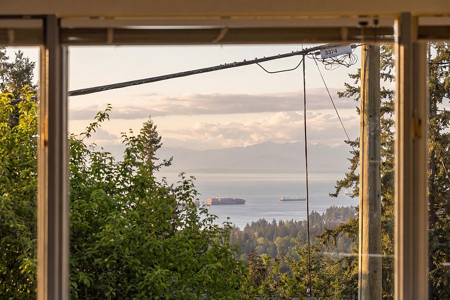 420 Monteray Avenue North Vancouver, BC - 9