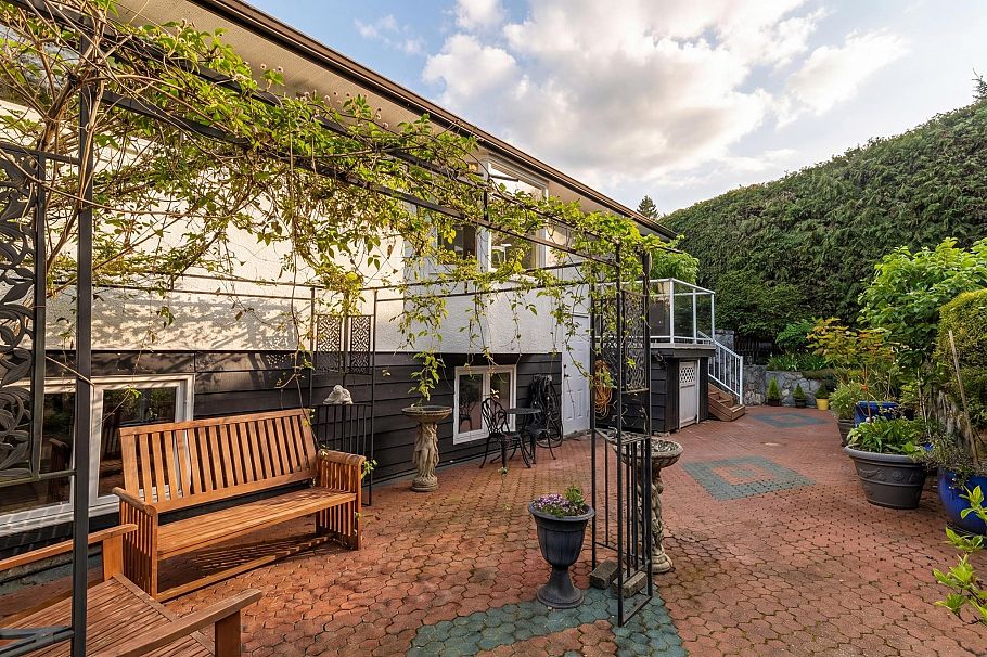 420 Monteray Avenue North Vancouver, BC - 21