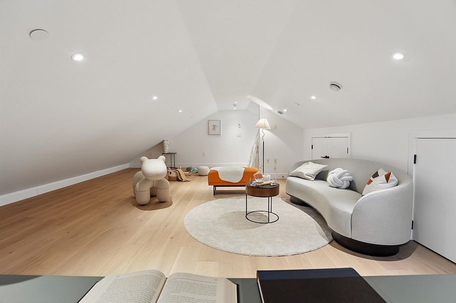 2 2130 E 2 Avenue Vancouver, BC - 20