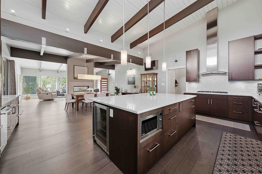 672 E St James Road North Vancouver, BC - 28