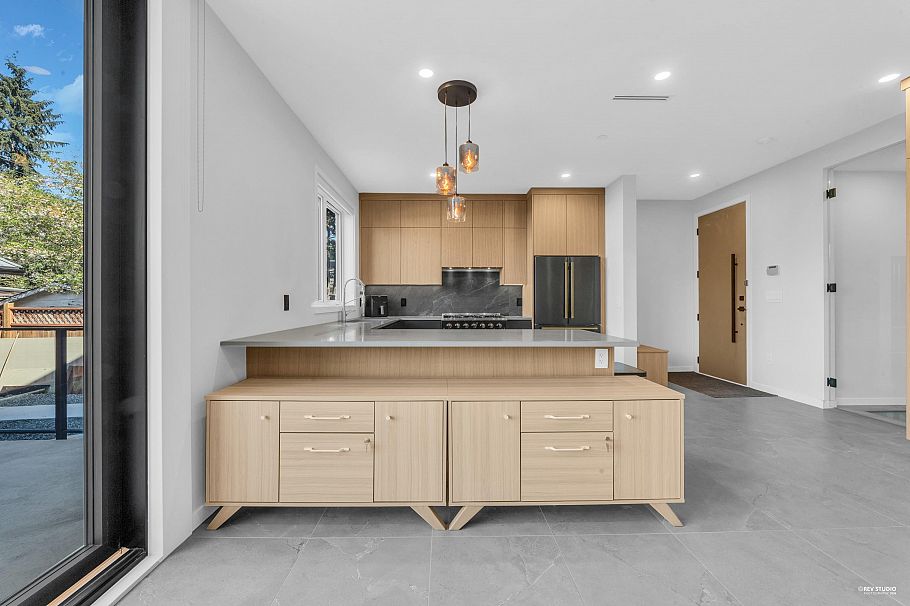 2 2091 E 20th Avenue Vancouver, BC - 8