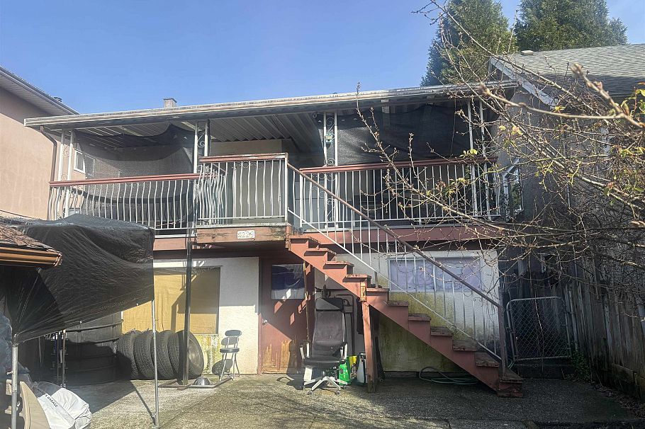 4229 Victoria Drive Vancouver, BC - 3